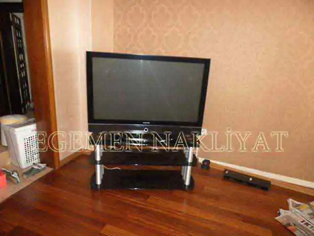 LCD TV ve Sehpa